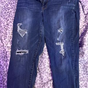 PATCHED RIPPED JEANS